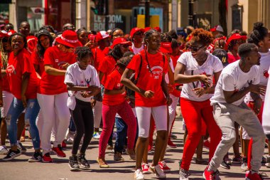 Montreal şehir merkezindeki Kanada Günü kutlamalarında
