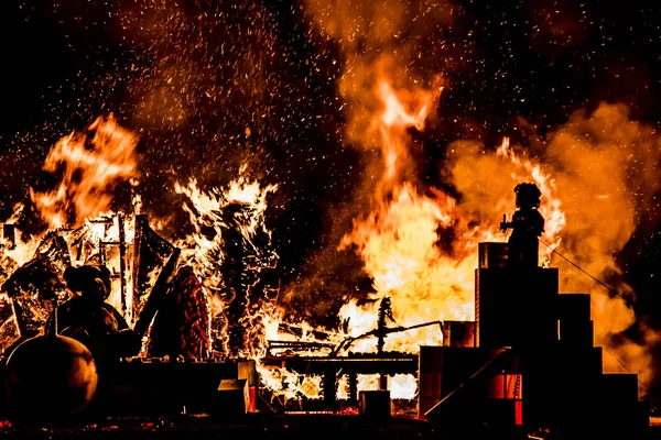加拿大蒙特利尔 2019年8月10日 令人印象深刻的乐高雕像在蒙特利尔托胡法拉节的燃烧 — 图库照片