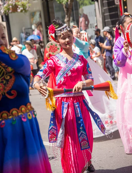 Gente Celebrando Desfile Del Día Canadá Centro Montreal — Foto de Stock