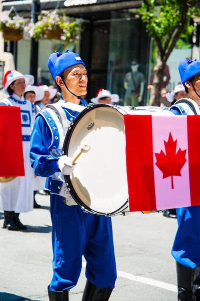 Gente Celebrando Desfile Del Día Canadá Centro Montreal — Foto de Stock