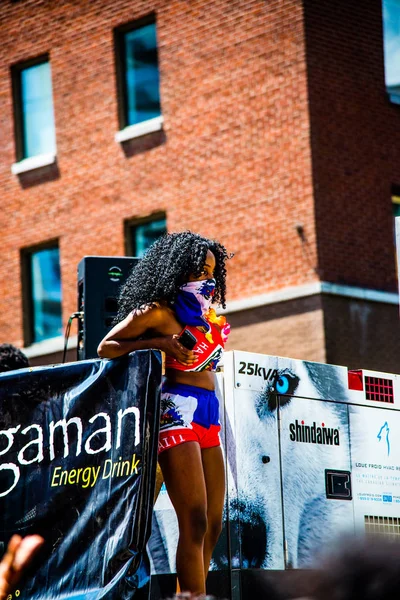 People Celebrating Caribbean Parade Downtown Montreal — Stock Photo, Image