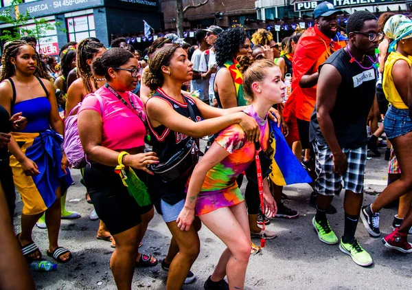 Lidé Slaví Karibiku Průvod Centru Montrealu — Stock fotografie