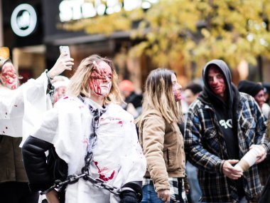 Montreal, Kanada - 28 Ekim 2018: Montreal Kanada şehir merkezinde yıllık Zombi Geçidi