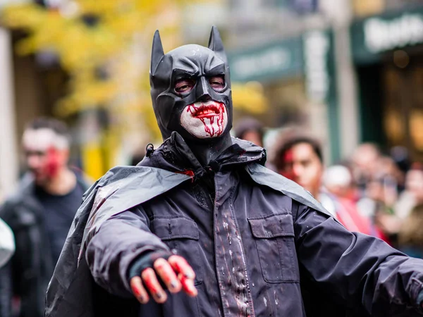 Montreal, Kanada - 28 Ekim 2018: Montreal Kanada şehir merkezinde yıllık Zombi Geçidi