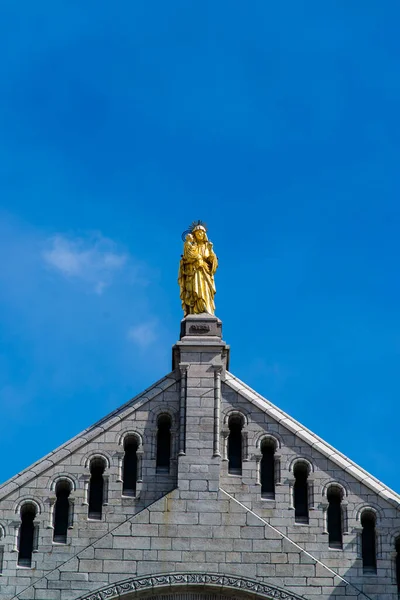 Sainte anne Beaupr, Kanada - 14 Nisan 2018: Quebec 'teki Bazilika azizi Anne Beaupr' un ön cephesi