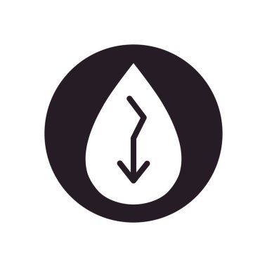 Petrol kazası konsepti, aşağı ok simgesi ile yağ damlası, siluet biçimi