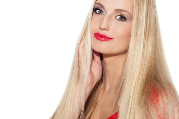 Schöne Frau mit langen blonden Haaren — Stockfoto