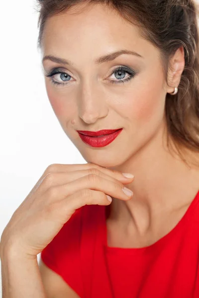 Schöne Frau mit rotem Lippenstift — Stockfoto
