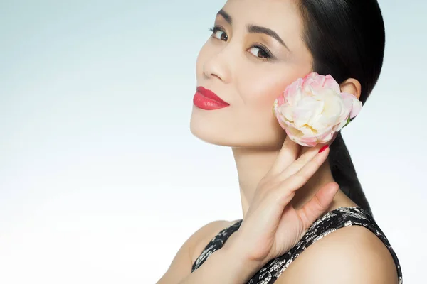Όμορφη γυναίκα της Ασίας με το μακιγιάζ — Φωτογραφία Αρχείου