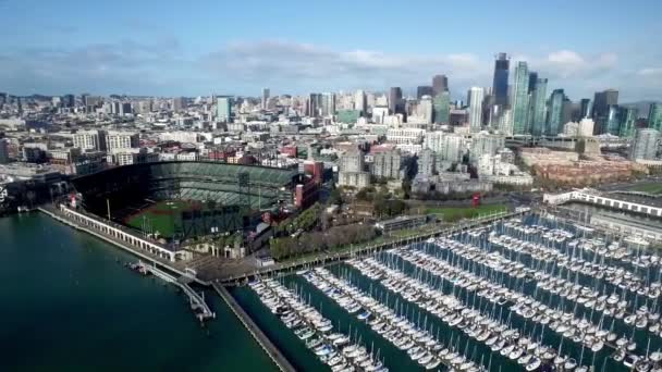 Vista Aérea Barcos Atracados Fuera Del Estadio Béisbol San Francisco — Vídeos de Stock