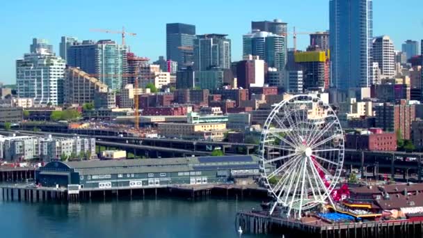 Bovenaanzicht Van Het Reuzenrad Voor Seattle Skyline — Stockvideo