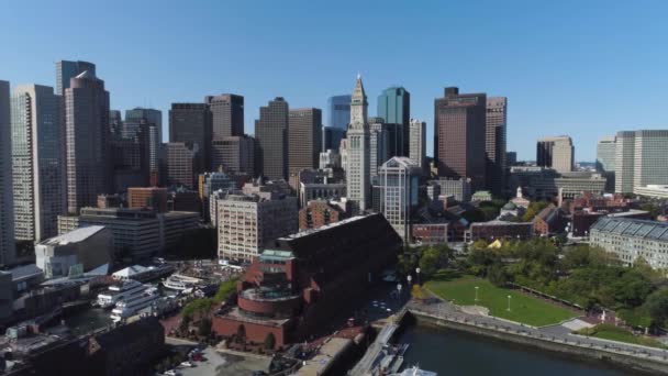 Boston Skyline Port Słoneczny Dzień Anteny Dron — Wideo stockowe