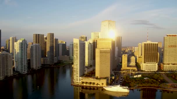 Budynki Centrum Miami Zachodzie Słońca Dronem Powietrznym — Wideo stockowe