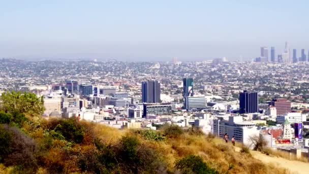 Túrázás Runyon Kanyon Kilátással Los Angeles — Stock videók