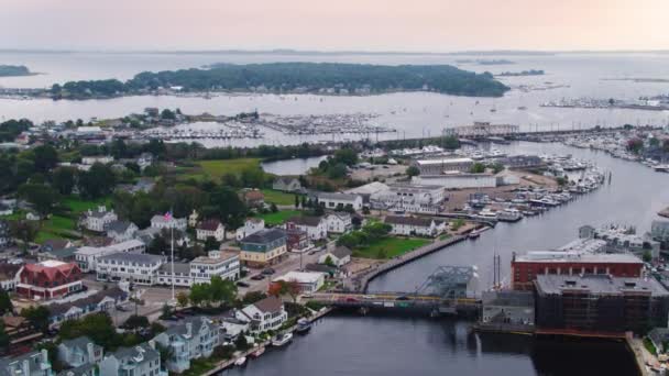 Mystic Connecticut Cidade Porto Pôr Sol Por Drone Aéreo — Vídeo de Stock