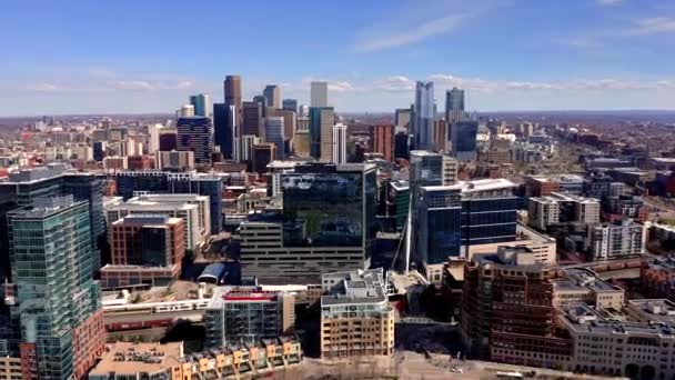 Denver Şehrinin Manzarası Hava Aracı Colorado Tarafından Gökyüzü Çizgisi — Stok video