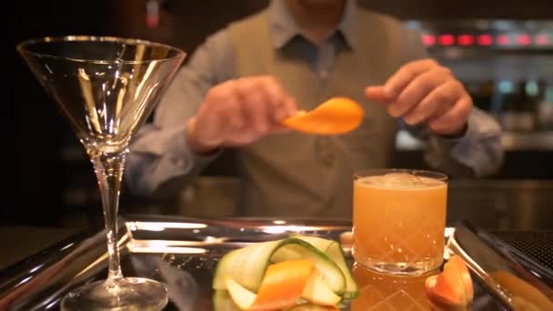 Bar Tender Twisting Orange Peel — Stock Video