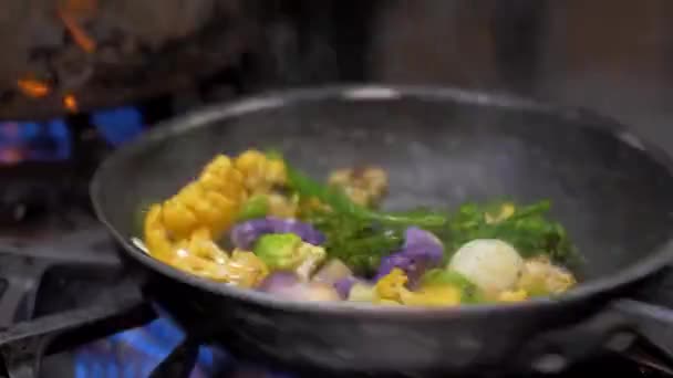 Барвисті Овочі Приготування Сковороді — стокове відео