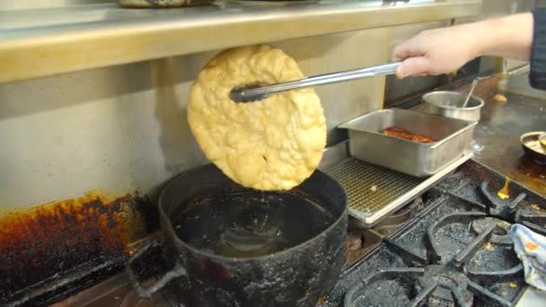 Vliegende Maïs Tortilla Authentieke Mexicaanse Keuken Slow Motion — Stockvideo