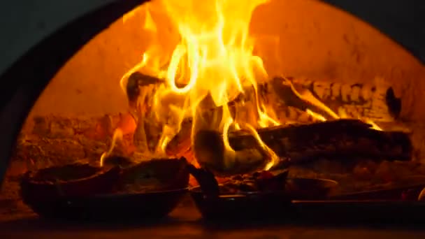 Forno Fogo Madeira Rastreamento Tiro — Vídeo de Stock