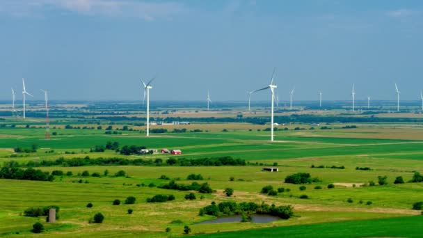 空中ドローン農村風力発電所中西部の風景 — ストック動画