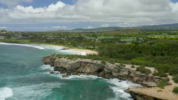 Resort Vrak Strand Med Antenn Drönare Kauai Kust Hawaii — Stockvideo