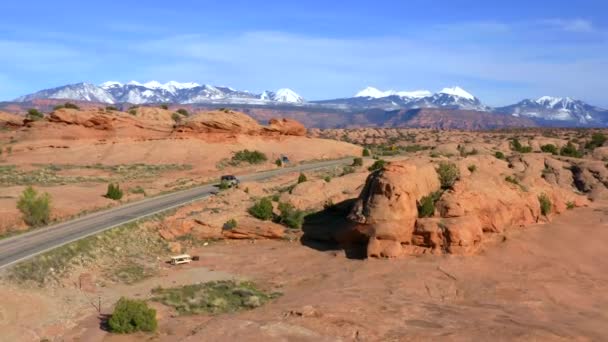 Straße Durch Die Wüste Und Die Berge Der Utah Luftdrohne — Stockvideo