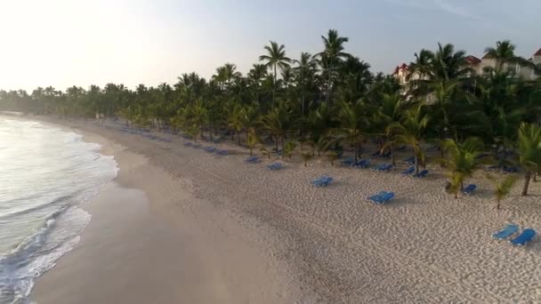 Krásná Tropická Pláž Létající Nad Oceánem Vlny Vzdušné Trubce — Stock video