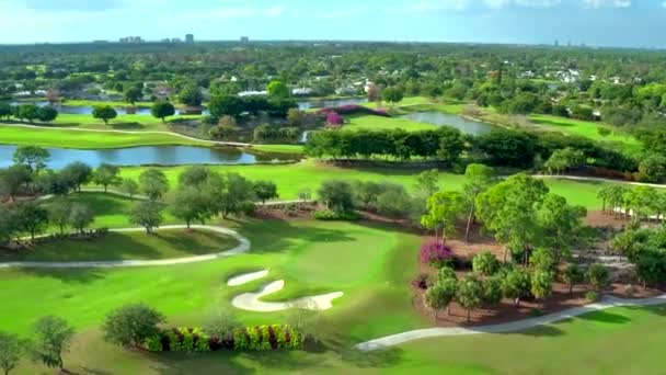 Campo Golfe Com Características Areia Água Por Drone Aéreo — Vídeo de Stock