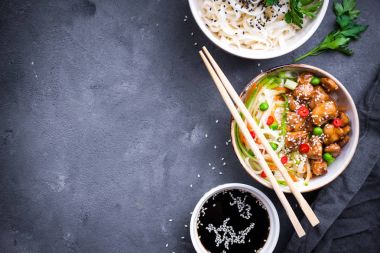 Asya usulü erişte.