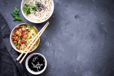 Asya usulü erişte.