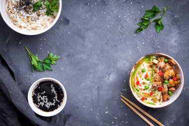 Asya usulü erişte.