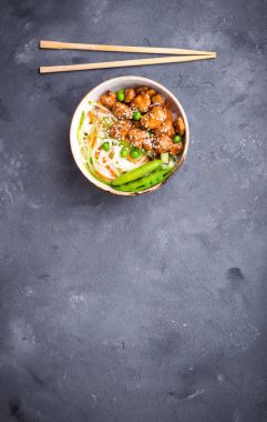 Asya usulü erişte.