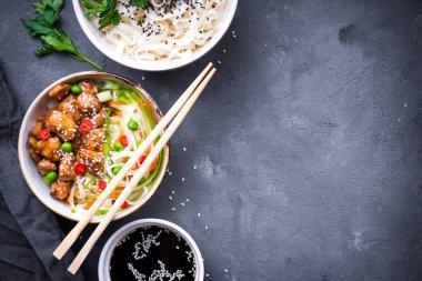 Asya usulü erişte.