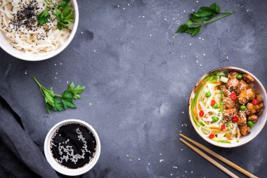 Asya usulü erişte.