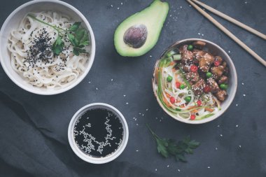 Asya usulü erişte.