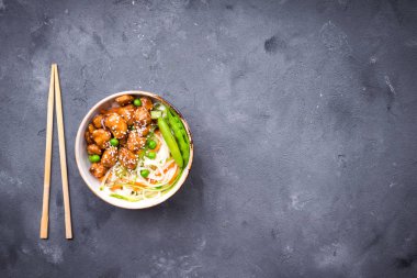 Asya usulü erişte.