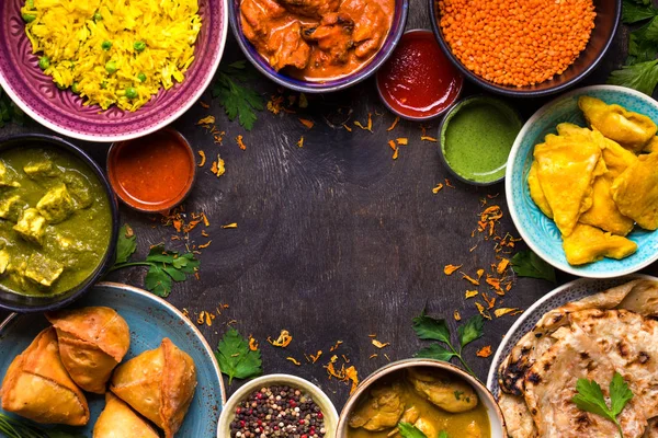 Çeşitli Hint yemekleri. — Stok fotoğraf