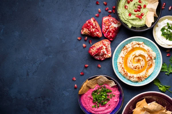 다채로운 hummus 그릇 — 스톡 사진
