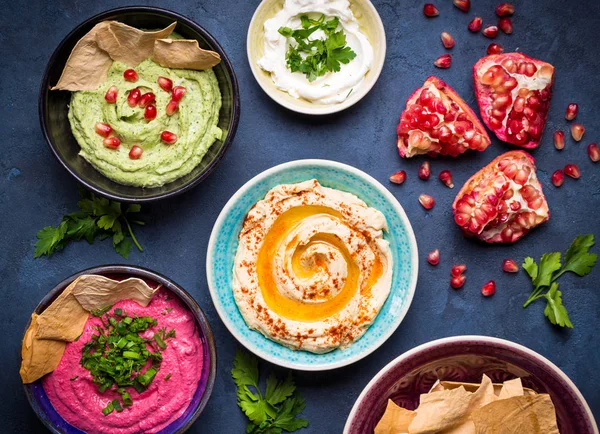 Hummus kolorowe miski — Zdjęcie stockowe