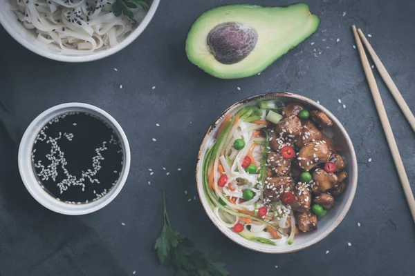 Fideos de estilo asiático — Foto de Stock