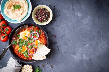 Shakshuka pide ve Humus ile