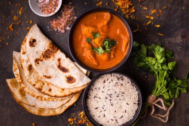 Sıcak baharatlı tavuk tikka masala