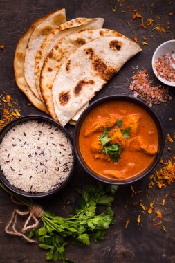 Sıcak baharatlı tavuk tikka masala