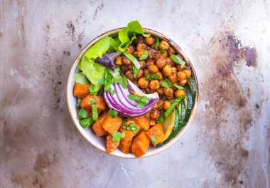 Sağlıklı vejetaryen salatası