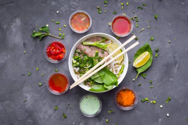 Vietnamca çorba pho
