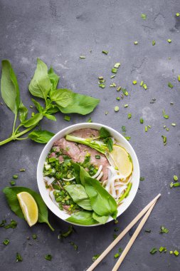 Vietnamca çorba pho