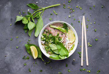 Vietnamca çorba pho