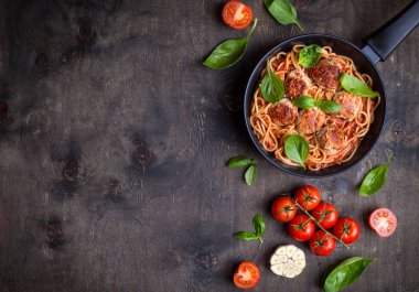 Köfteli spagetti.