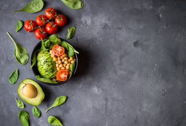 sağlıklı taze salata